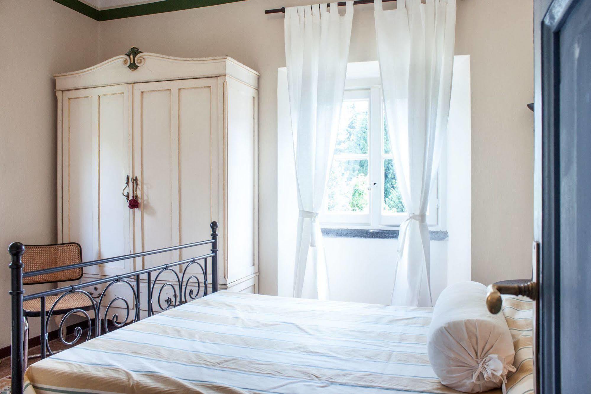 Casa La Viola Blu Bed & Breakfast Чернобио Екстериор снимка