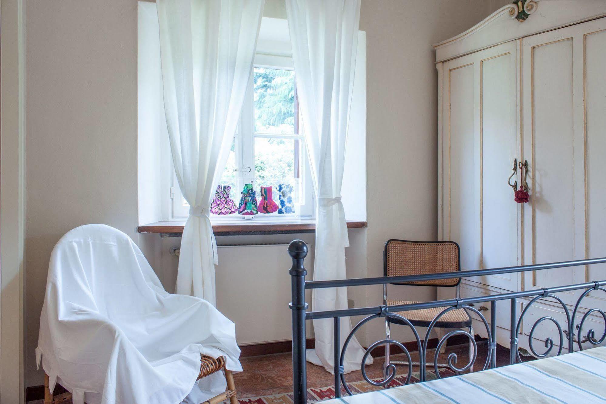 Casa La Viola Blu Bed & Breakfast Чернобио Екстериор снимка