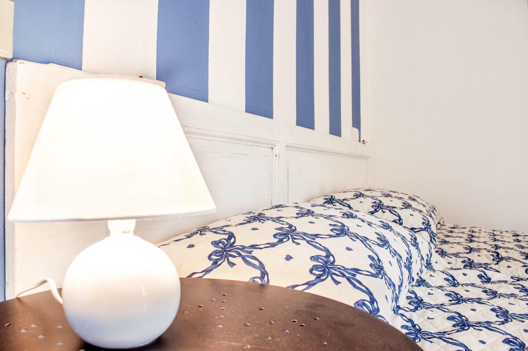Casa La Viola Blu Bed & Breakfast Чернобио Екстериор снимка